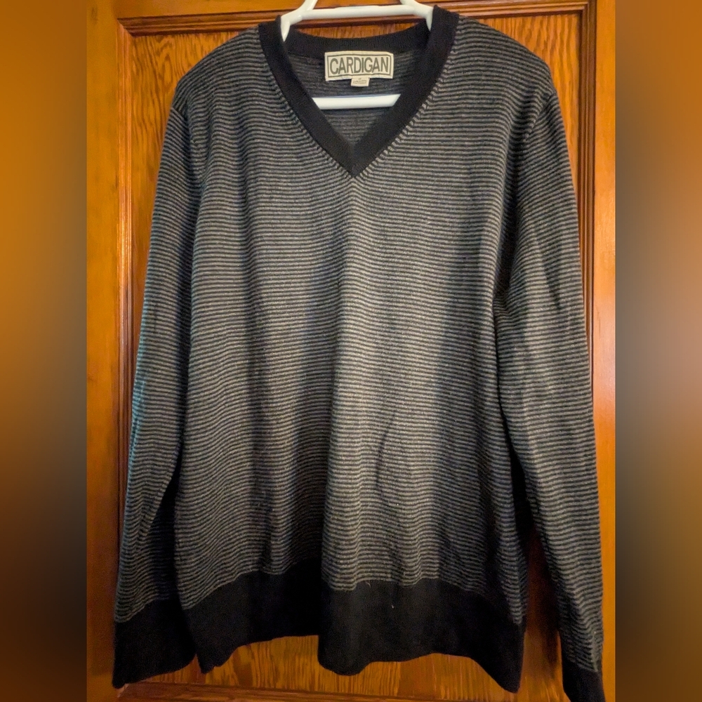 Classic V-Neck Sweater in Black and Gray
